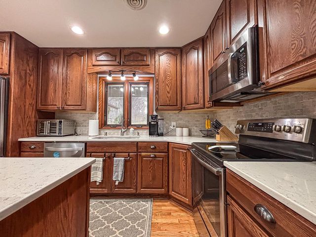28808 Grove LANE, Waterford, WI 53185