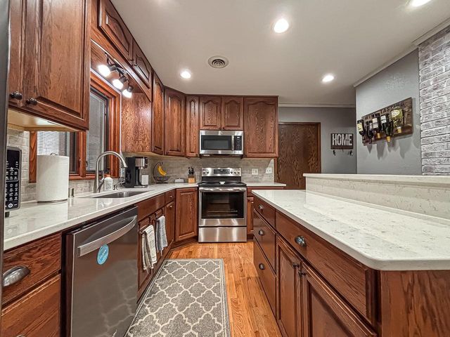 28808 Grove LANE, Waterford, WI 53185