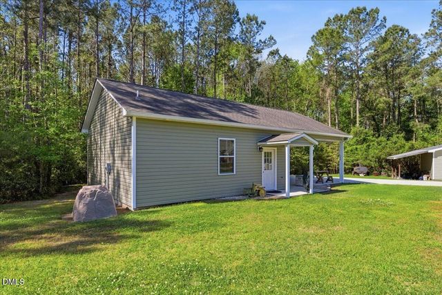 111 W Huckleberry Way, Rocky Point, NC 28457