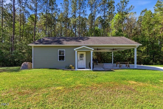 111 W Huckleberry Way, Rocky Point, NC 28457