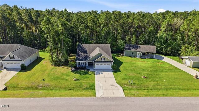 111 W Huckleberry Way, Rocky Point, NC 28457