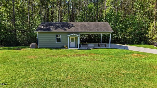 111 W Huckleberry Way, Rocky Point, NC 28457