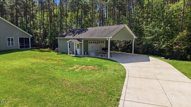 111 W Huckleberry Way, Rocky Point, NC 28457