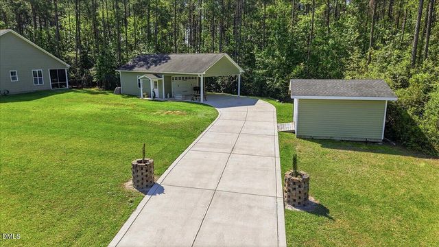 111 W Huckleberry Way, Rocky Point, NC 28457
