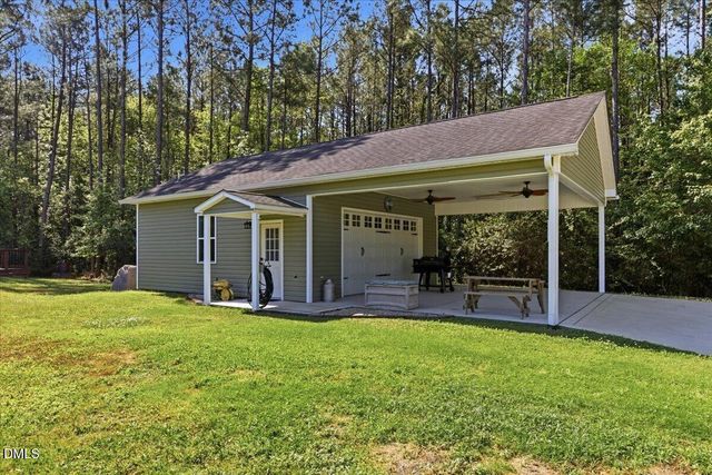 111 W Huckleberry Way, Rocky Point, NC 28457