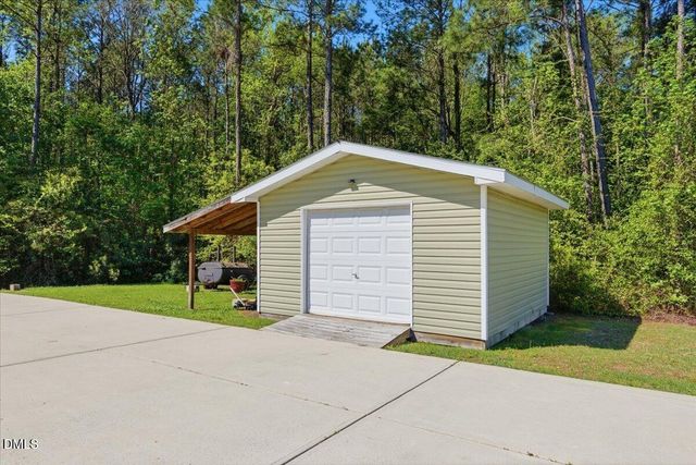 111 W Huckleberry Way, Rocky Point, NC 28457