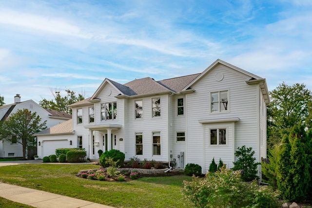 369 Hawthorne Boulevard, Glen Ellyn, IL 60137