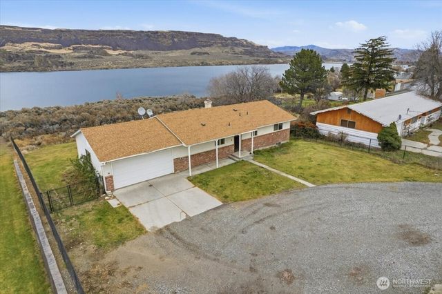 216 Sandy Lane, Electric City, WA 99123