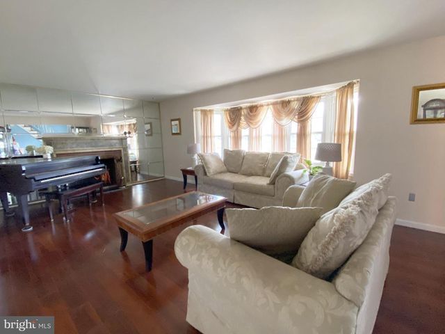 30 WINTERBERRY LN, Willingboro, NJ 08046