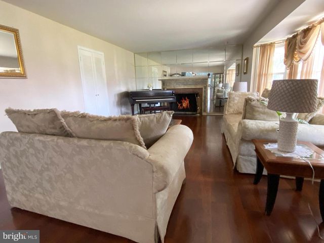 30 WINTERBERRY LN, Willingboro, NJ 08046