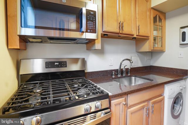 3827 Hamilton St # D-203, Hyattsville, MD 20781