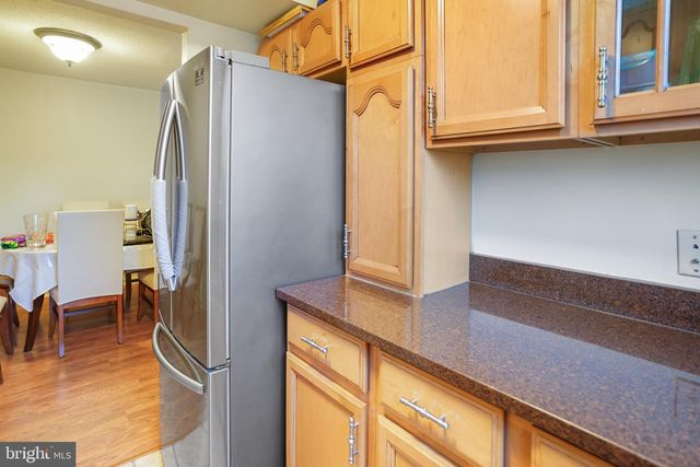 3827 Hamilton St # D-203, Hyattsville, MD 20781