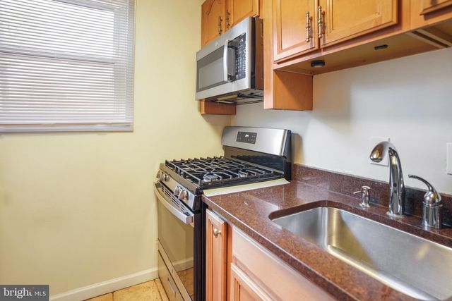 3827 Hamilton St # D-203, Hyattsville, MD 20781