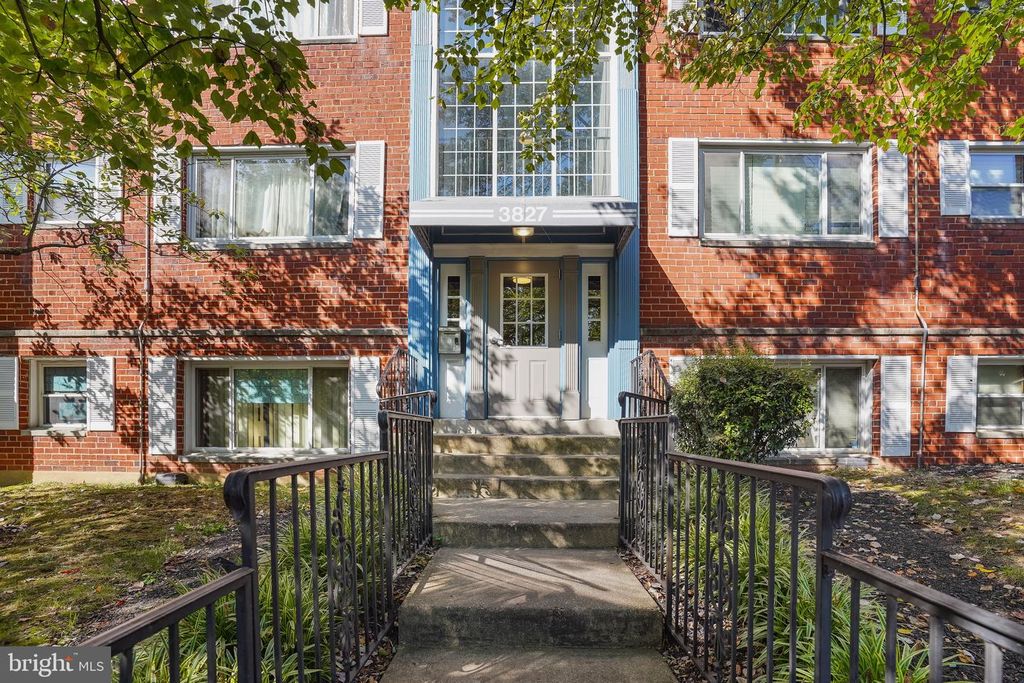 3827 Hamilton St # D-203, Hyattsville, MD 20781
