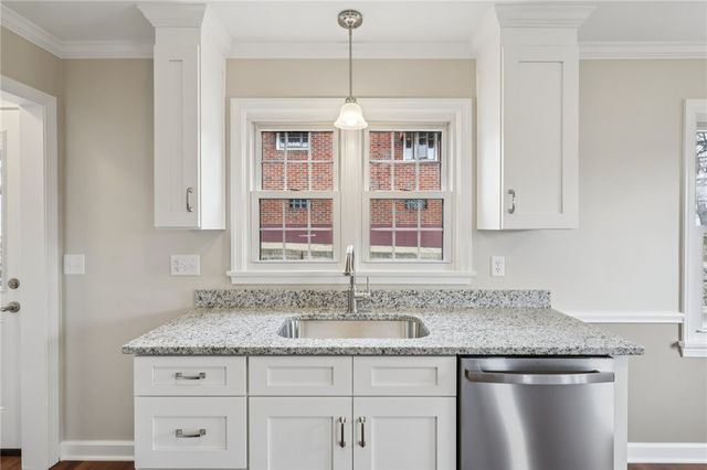 300 Patricia Dr, Ellwood City, PA 16117