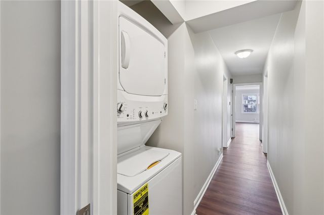 300 Patricia Dr, Ellwood City, PA 16117