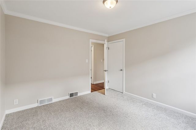 300 Patricia Dr, Ellwood City, PA 16117