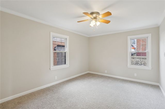 300 Patricia Dr, Ellwood City, PA 16117