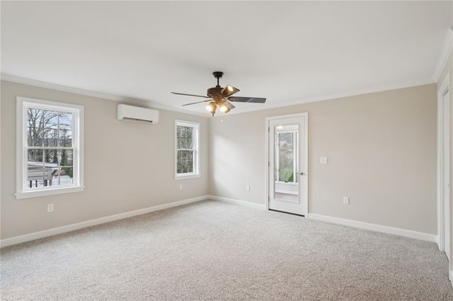 300 Patricia Dr, Ellwood City, PA 16117