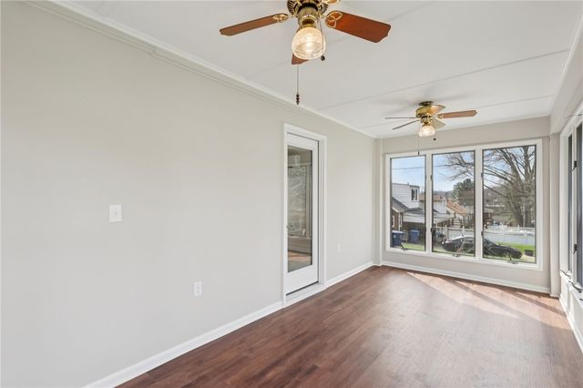 300 Patricia Dr, Ellwood City, PA 16117