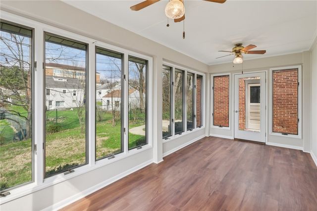 300 Patricia Dr, Ellwood City, PA 16117