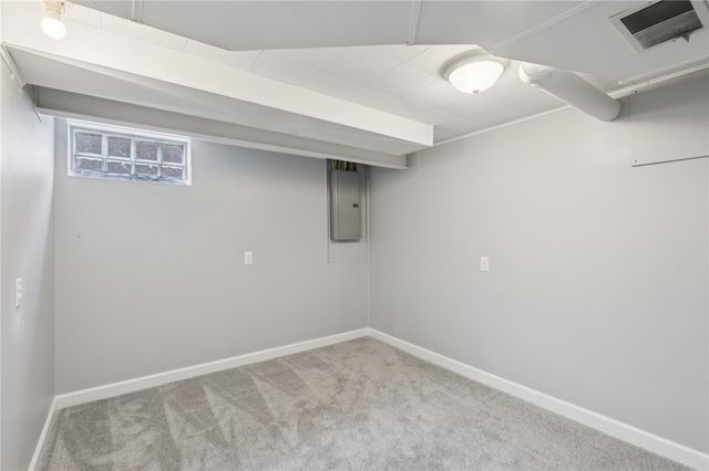 300 Patricia Dr, Ellwood City, PA 16117