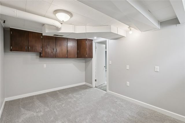 300 Patricia Dr, Ellwood City, PA 16117