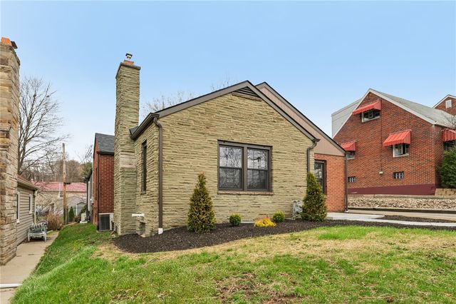 300 Patricia Dr, Ellwood City, PA 16117