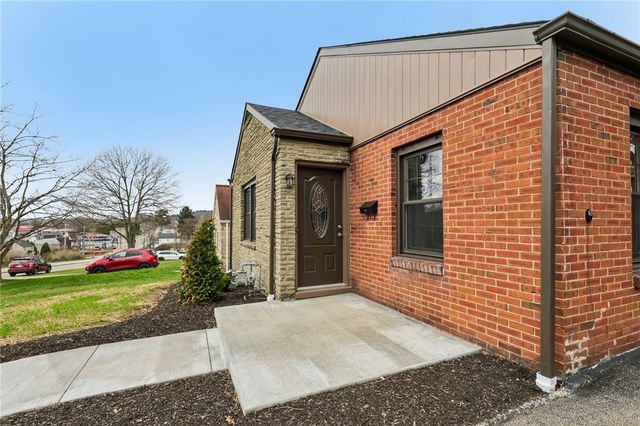 300 Patricia Dr, Ellwood City, PA 16117