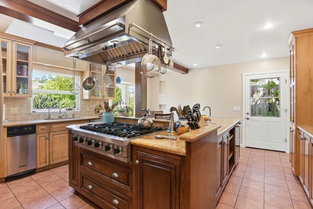 949 Pleasant Hill Road, Redwood City, CA 94061