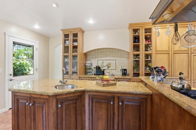 949 Pleasant Hill Road, Redwood City, CA 94061