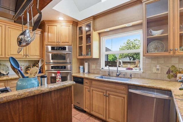 949 Pleasant Hill Road, Redwood City, CA 94061