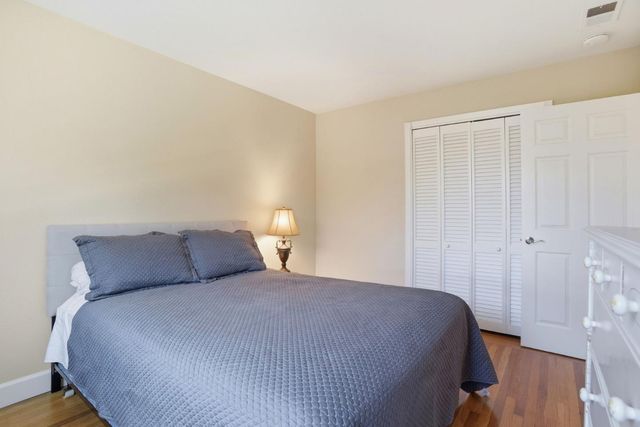 949 Pleasant Hill Road, Redwood City, CA 94061