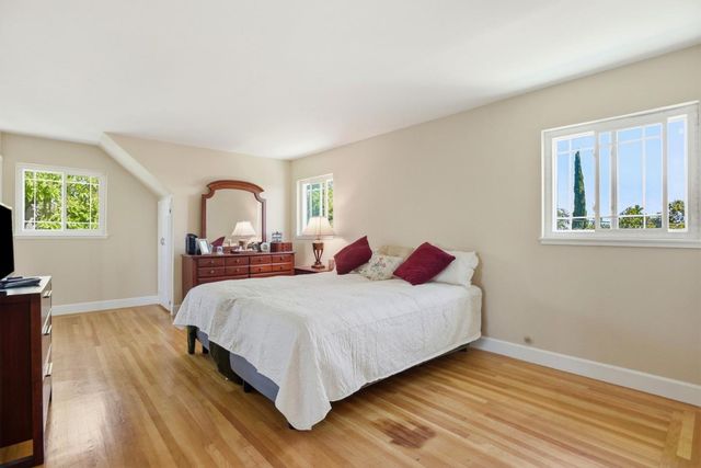 949 Pleasant Hill Road, Redwood City, CA 94061