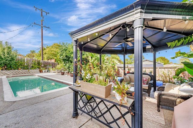 949 Pleasant Hill Road, Redwood City, CA 94061