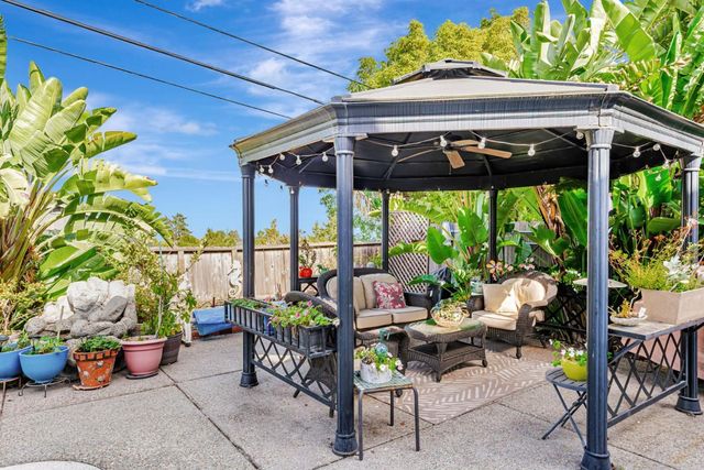 949 Pleasant Hill Road, Redwood City, CA 94061