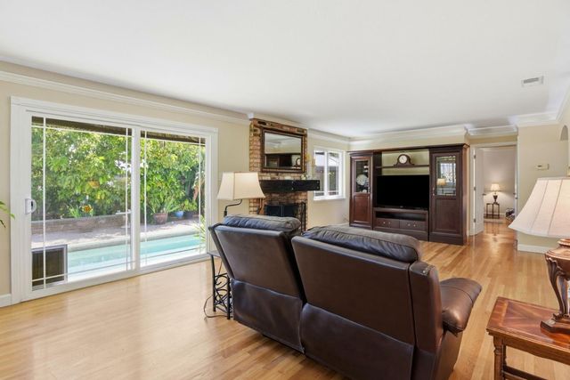 949 Pleasant Hill Road, Redwood City, CA 94061