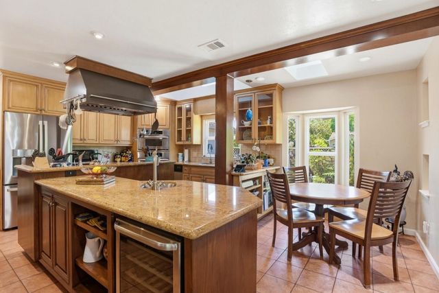 949 Pleasant Hill Road, Redwood City, CA 94061