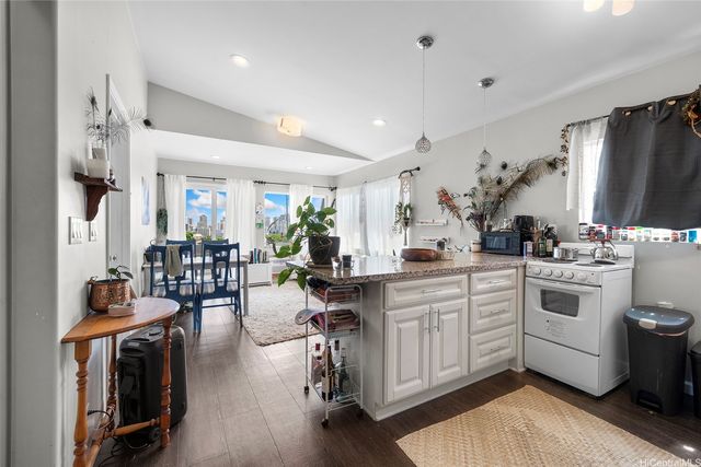 2243 Sea View Avenue, Honolulu, HI 96822