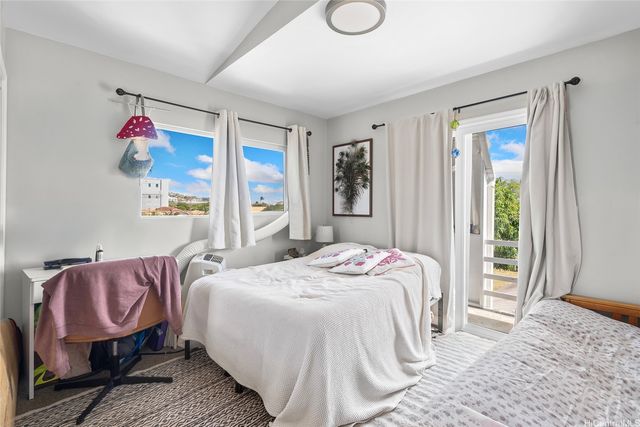 2243 Sea View Avenue, Honolulu, HI 96822