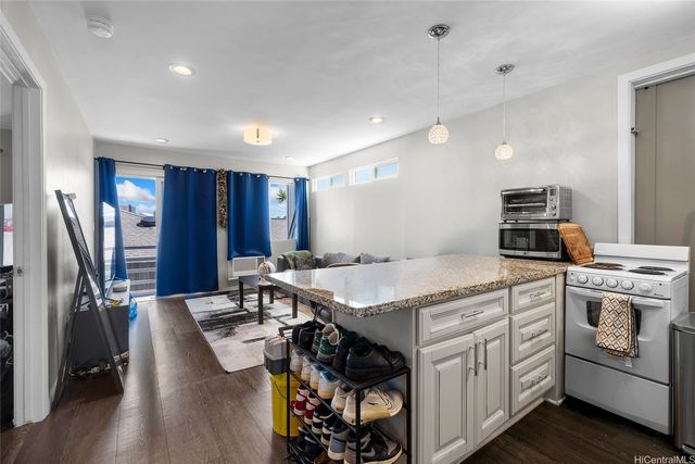 2243 Sea View Avenue, Honolulu, HI 96822
