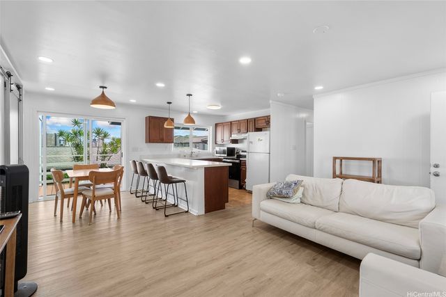 2243 Sea View Avenue, Honolulu, HI 96822