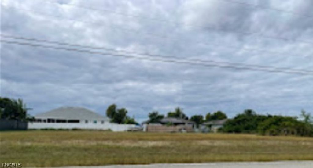 2910 Santa Barbara BLVD N, Cape Coral, FL 33993