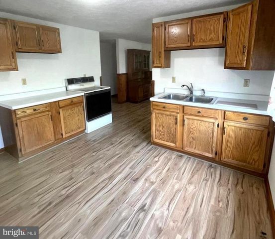 115 CHESTER GAP RD, Chester Gap, VA 22623