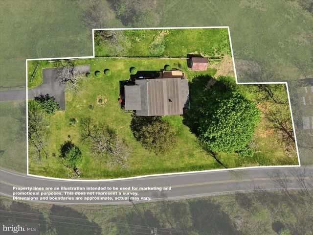 115 CHESTER GAP RD, Chester Gap, VA 22623