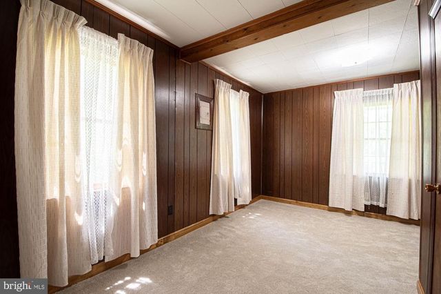 115 CHESTER GAP RD, Chester Gap, VA 22623