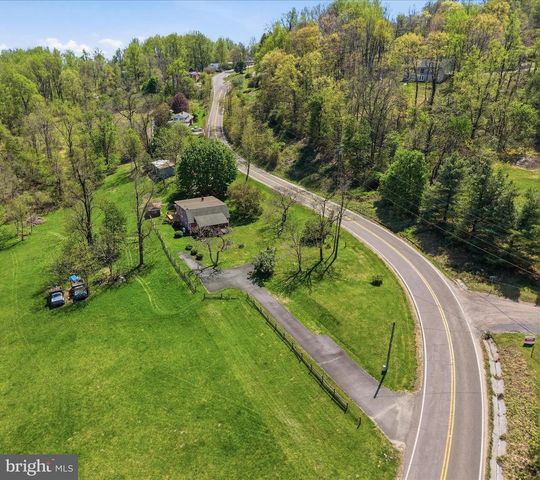 115 CHESTER GAP RD, Chester Gap, VA 22623