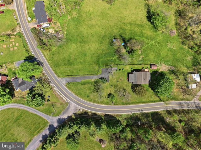 115 CHESTER GAP RD, Chester Gap, VA 22623