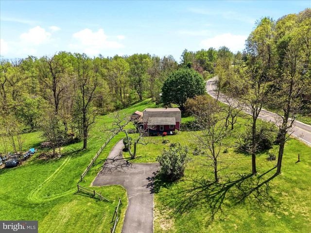 115 CHESTER GAP RD, Chester Gap, VA 22623