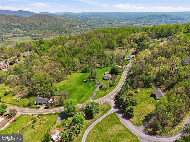 115 CHESTER GAP RD, Chester Gap, VA 22623